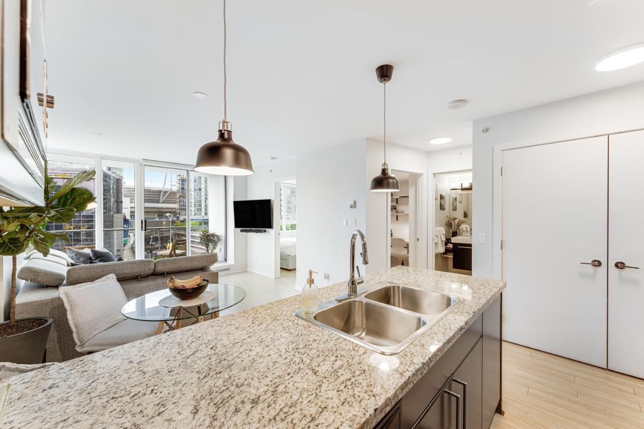 Heart Of Downtown 1 Bd Entire Condo - Pool, Gym, Parking, Office, Ac Vancouver Kültér fotó