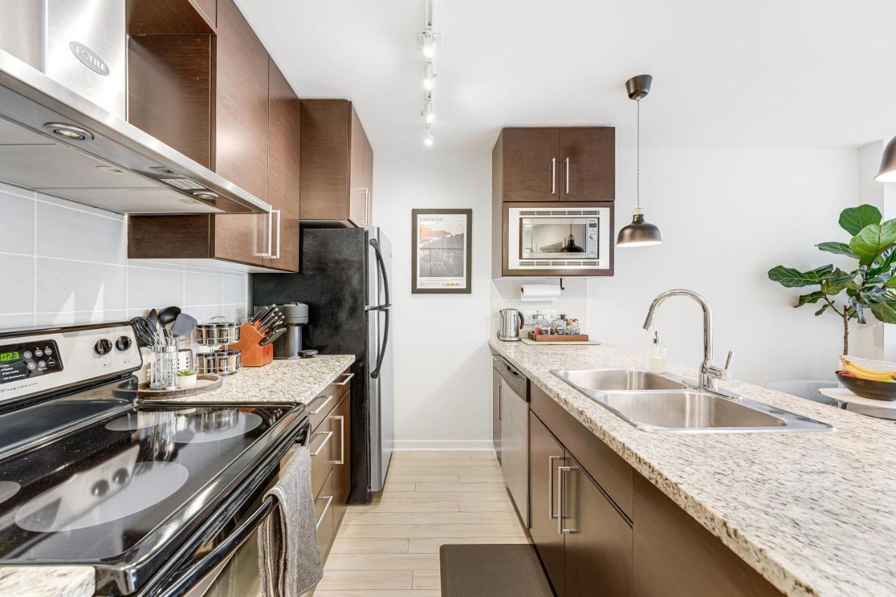 Heart Of Downtown 1 Bd Entire Condo - Pool, Gym, Parking, Office, Ac Vancouver Kültér fotó