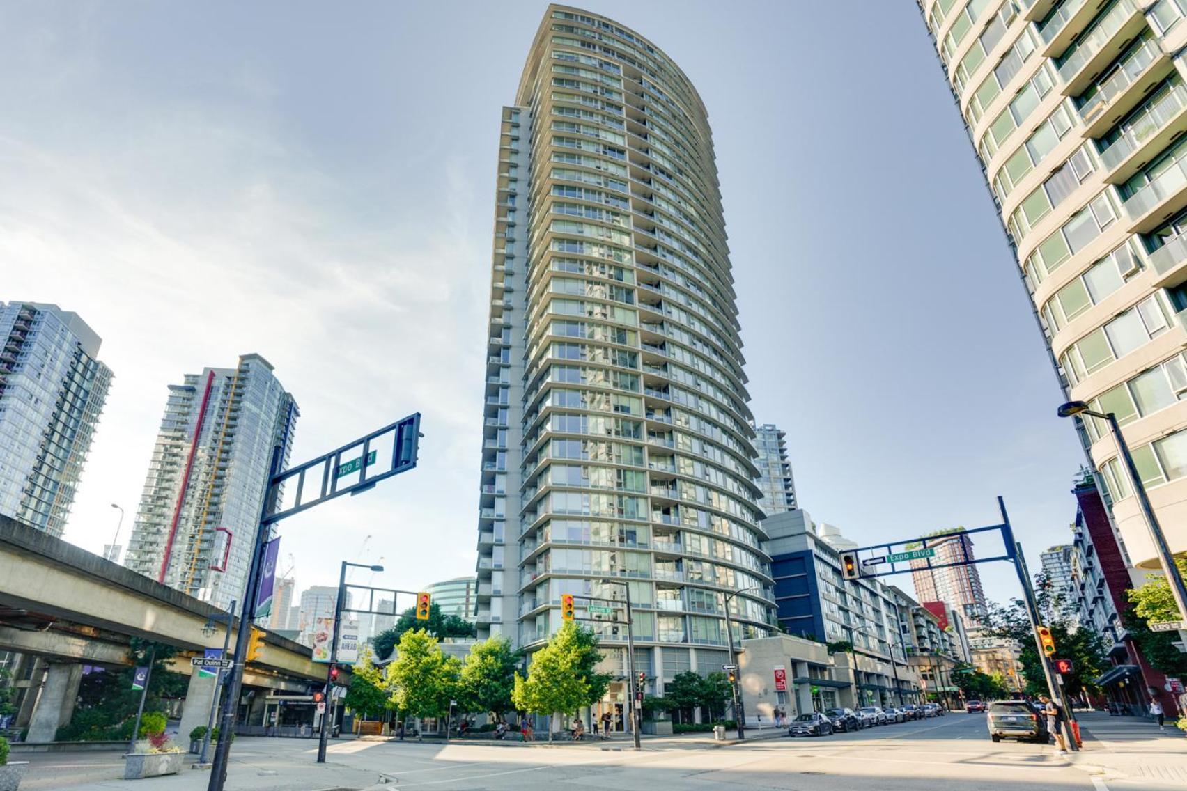 Heart Of Downtown 1 Bd Entire Condo - Pool, Gym, Parking, Office, Ac Vancouver Kültér fotó